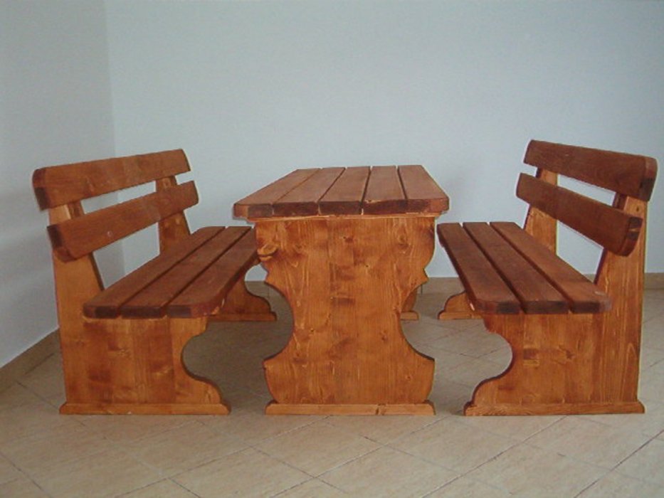 Tavolo in legno da giardino: come conservarlo in inverno?